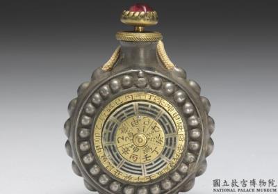 图片[2]-Silver snuff bottle with a compass and celestial-stem design, Qing dynasty, 18th century-China Archive